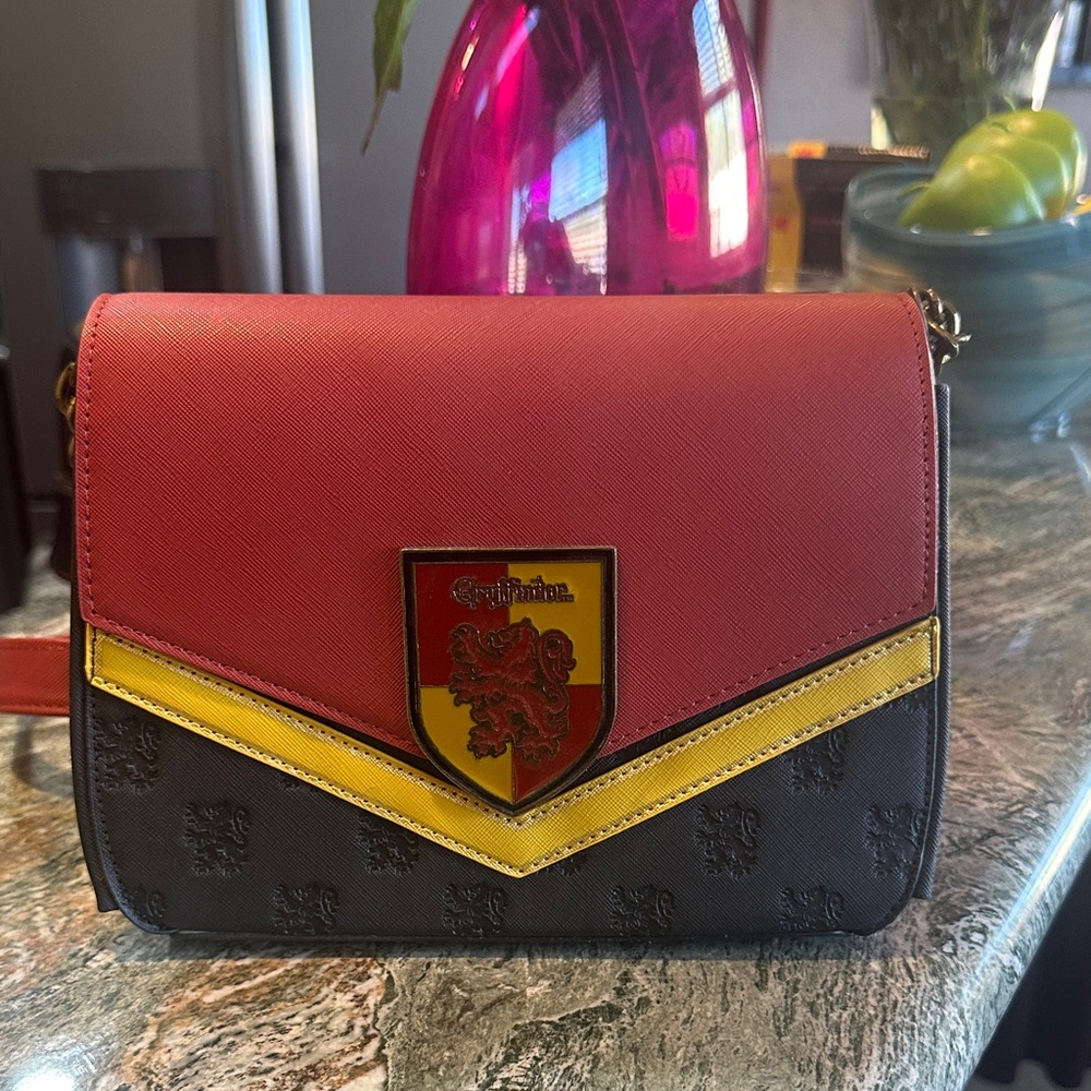 NWOT LOUNGEFLY Gryffindor Crossbody Bag